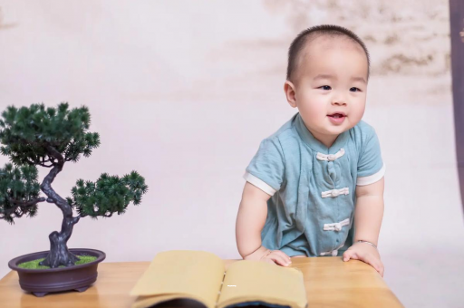 代怀包生男孩机构宝宝多大可以吃辅食